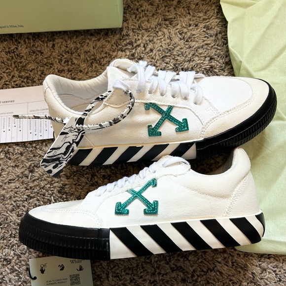 Vulc Off Whites size Eu 39